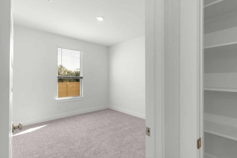 Spacious, unfurnished interior of a new home in Highland Village, Georgetown (Image 16).