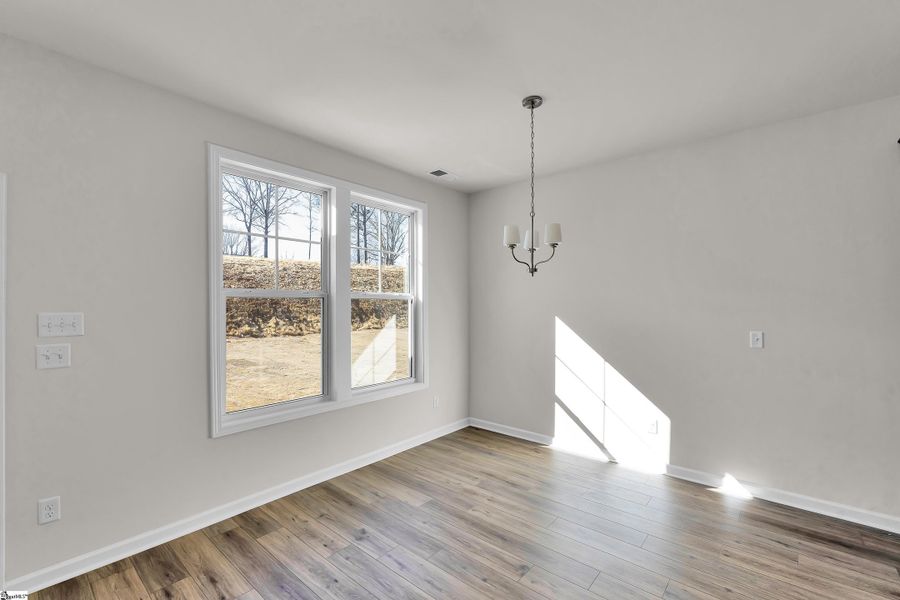 Spacious, unfurnished interior of a new home in Lynbrook, Boiling Springs (Image 19).