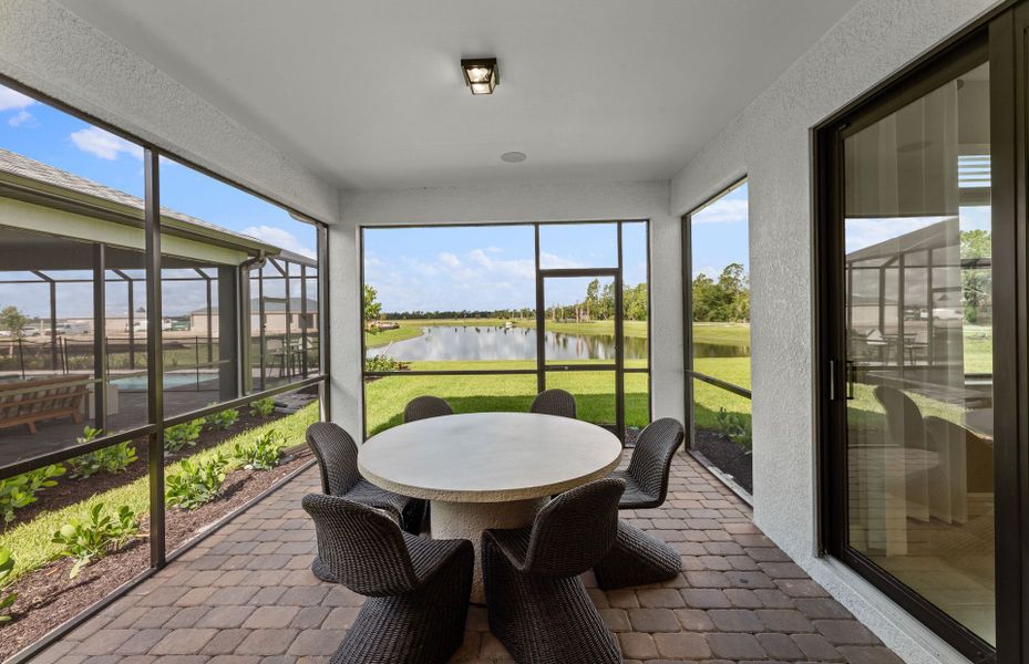 Spacious screened-in & covered lanai Spacious screened-in & covered lanai