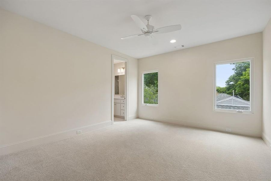 Spacious, unfurnished interior of a new home in , Dallas (Image 34).