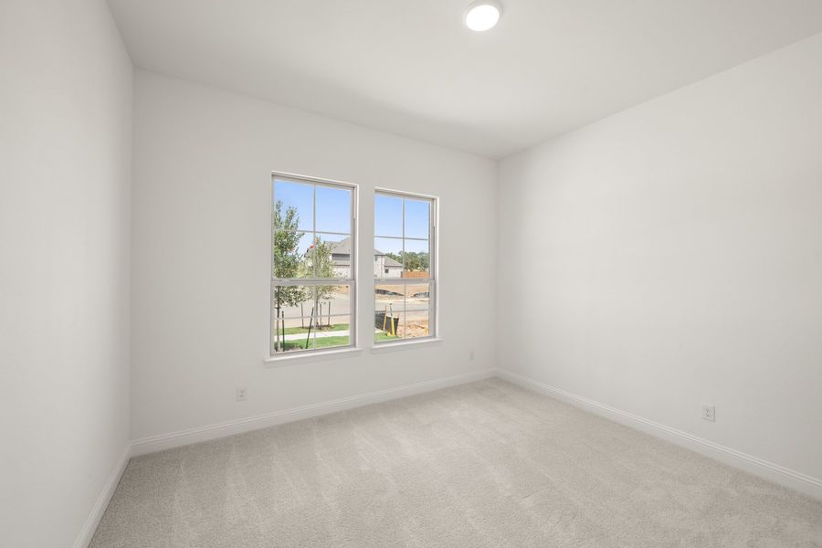 Spacious, unfurnished interior of a new home in Oak Ridge Park, Corinth (Image 23).