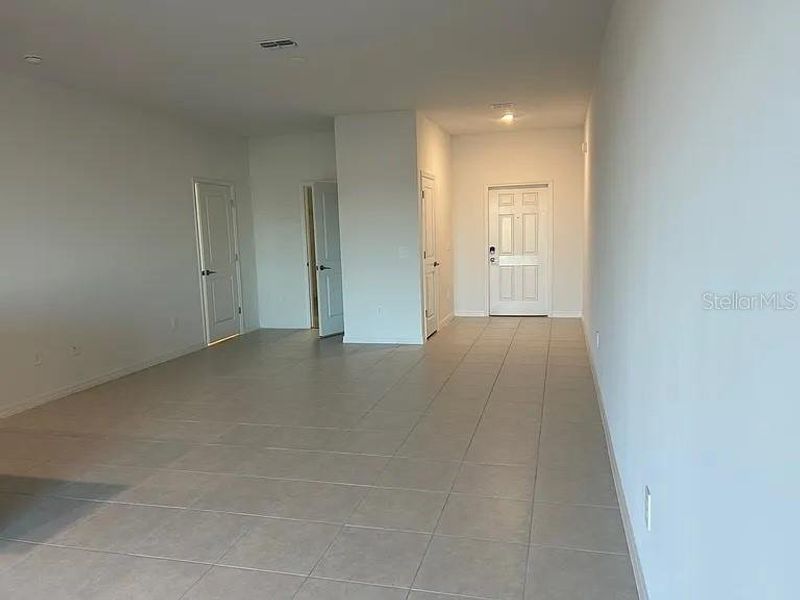 Spacious, unfurnished interior of a new home in , Palmetto (Image 11).