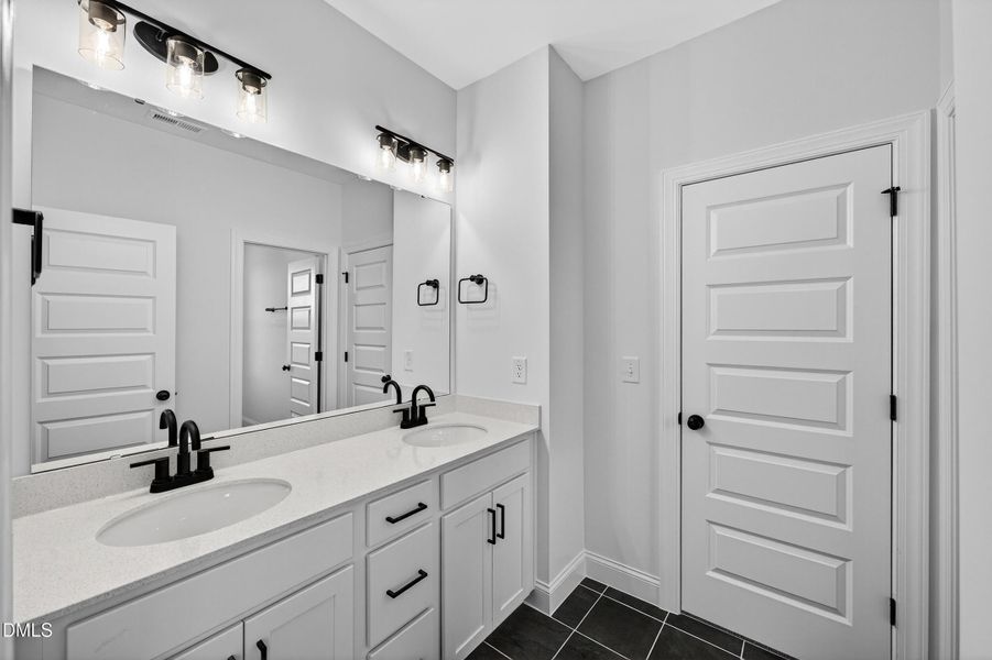 33 -88 tennyson drive, interior 33 -88 tennyson drive, interior