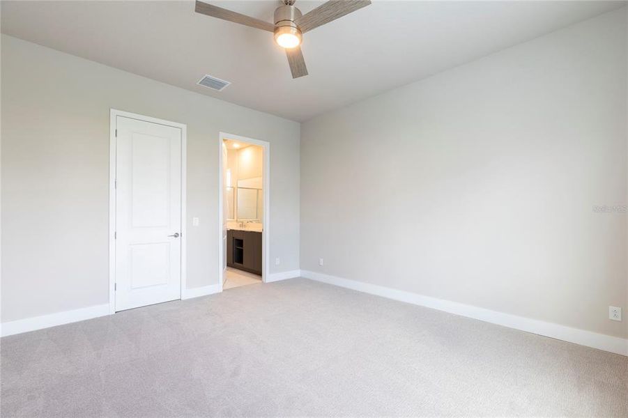 Spacious, unfurnished interior of a new home in , Kissimmee (Image 11).
