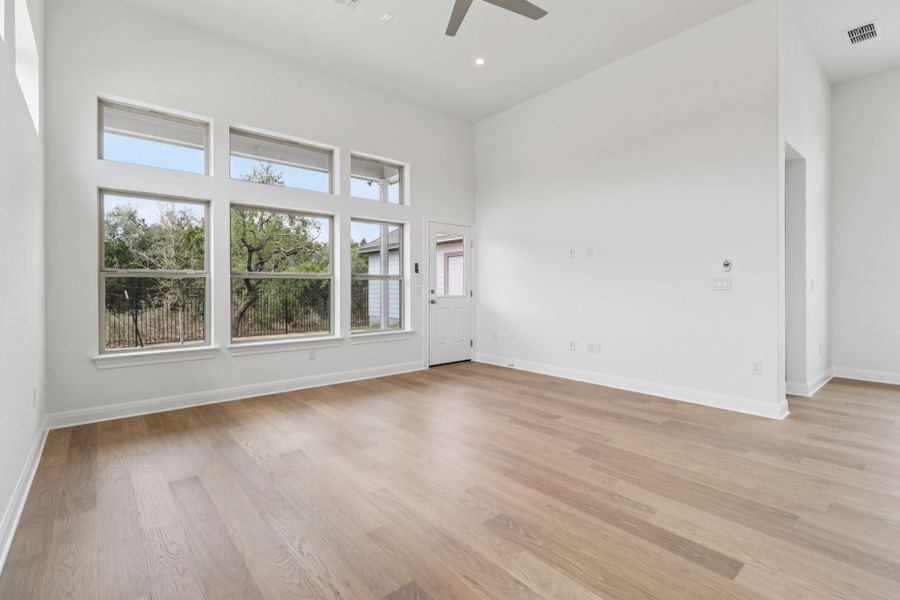 Spacious, unfurnished interior of a new home in Sage Hollow, Kyle (Image 10).