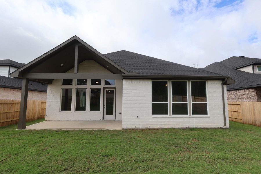 Exterior details and patio area of a home in Clopton Farms, Montgomery (Image 3).
