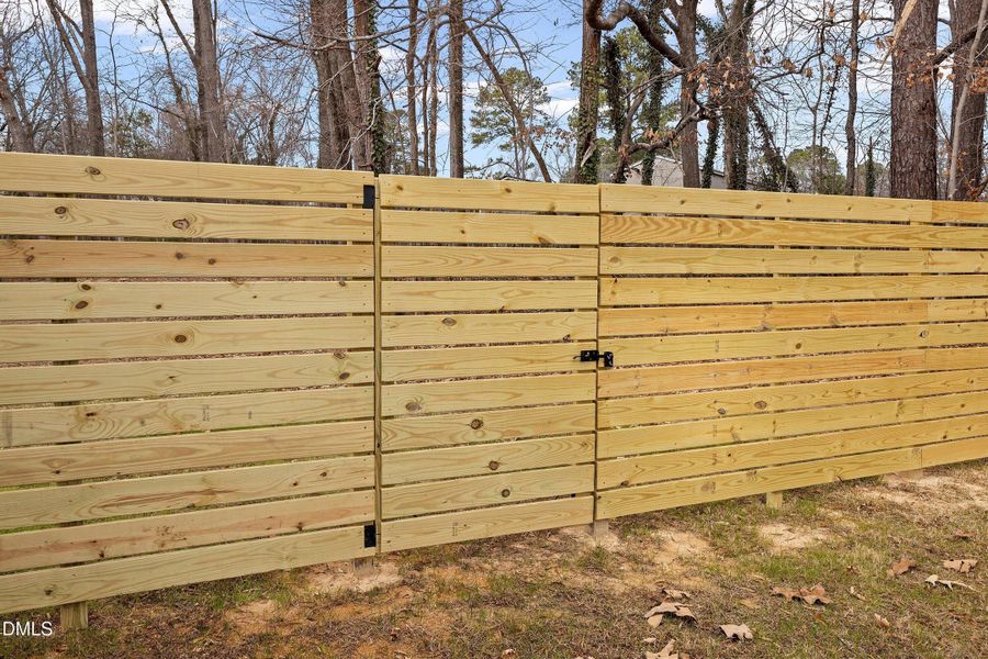 125 Davis - Backyard Only _1584