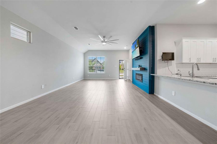 Spacious, unfurnished interior of a new home in Heritage Village, Haltom City (Image 14).