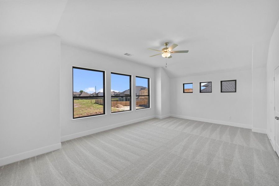 Spacious, unfurnished interior of a new home in Harvest Green, Richmond (Image 25).