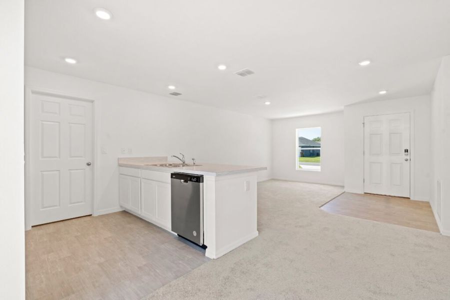 Spacious, unfurnished interior of a new home in Lehigh Acres, Lehigh Acres (Image 7).