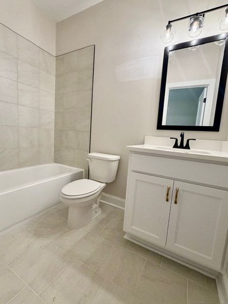 Furnished interior view inside a new home in Lakefield, Palmetto (Image 10).