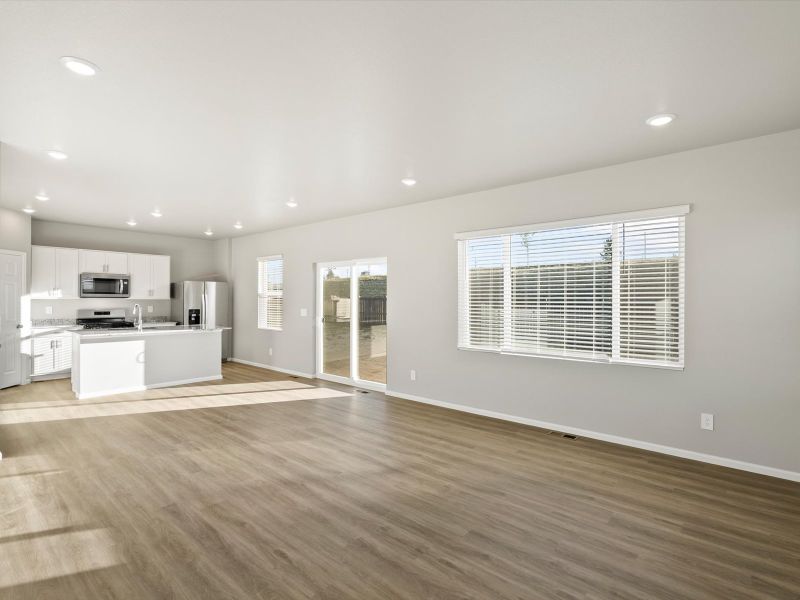 Spacious, unfurnished interior of a new home in Lorson Ranch : The Springs Collection, Colorado Springs (Image 10).