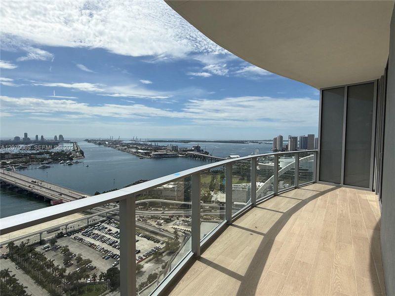 Condo located in Miami, FL showcasing its design and architecture (Image 3). Condo located in Miami, FL showcasing its design and architecture (Image 3).