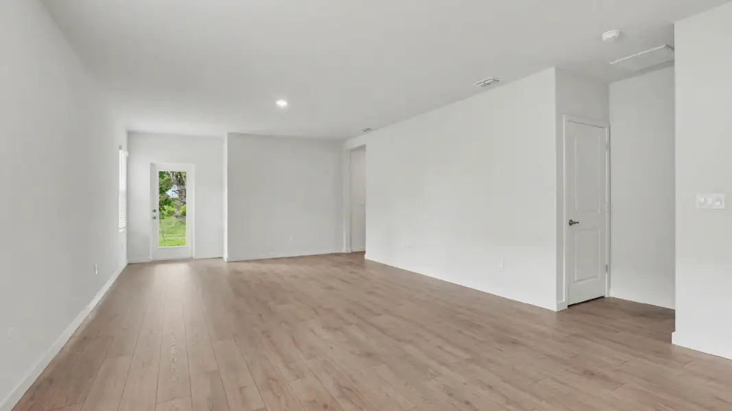 Spacious, unfurnished interior of a new home in Venetian Grove, Vero Beach (Image 10).