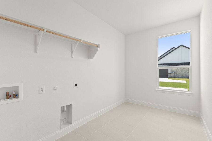 Spacious, unfurnished interior of a new home in Pecan Acres, Red Oak (Image 27). Spacious, unfurnished interior of a new home in Pecan Acres, Red Oak (Image 27).