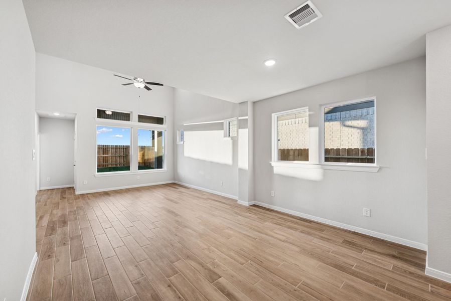 Spacious, unfurnished interior of a new home in The Grand Prairie 40’, Hockley (Image 20). Spacious, unfurnished interior of a new home in The Grand Prairie 40’, Hockley (Image 20).