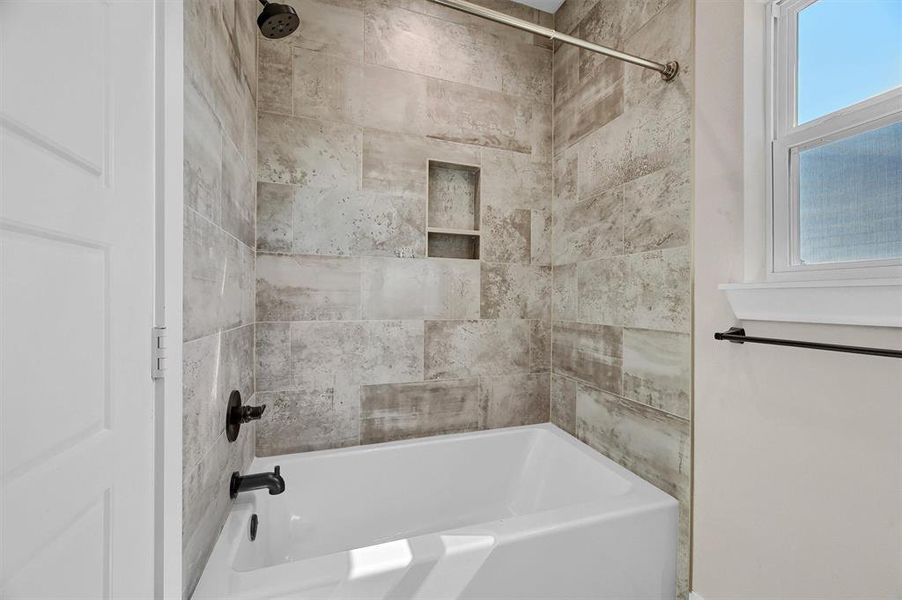 Bathroom featuring tiled shower / bath