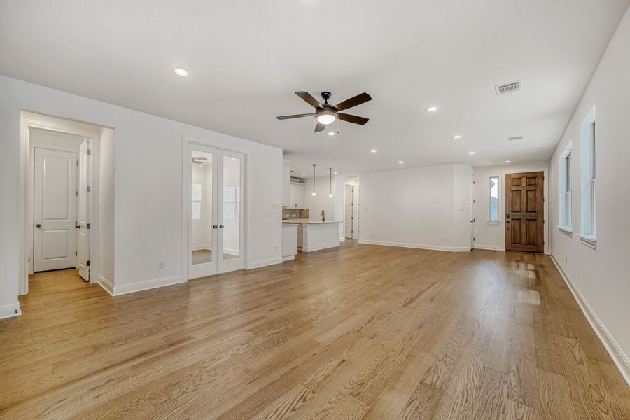 Spacious, unfurnished interior of a new home in The Porch at Du Pre, Buda (Image 11). Spacious, unfurnished interior of a new home in The Porch at Du Pre, Buda (Image 11).