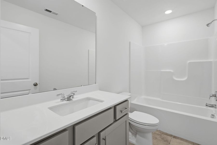 SUN_ElmGrove_Pic_Jackson_QMI_23_Bath2_1o SUN_ElmGrove_Pic_Jackson_QMI_23_Bath2_1o