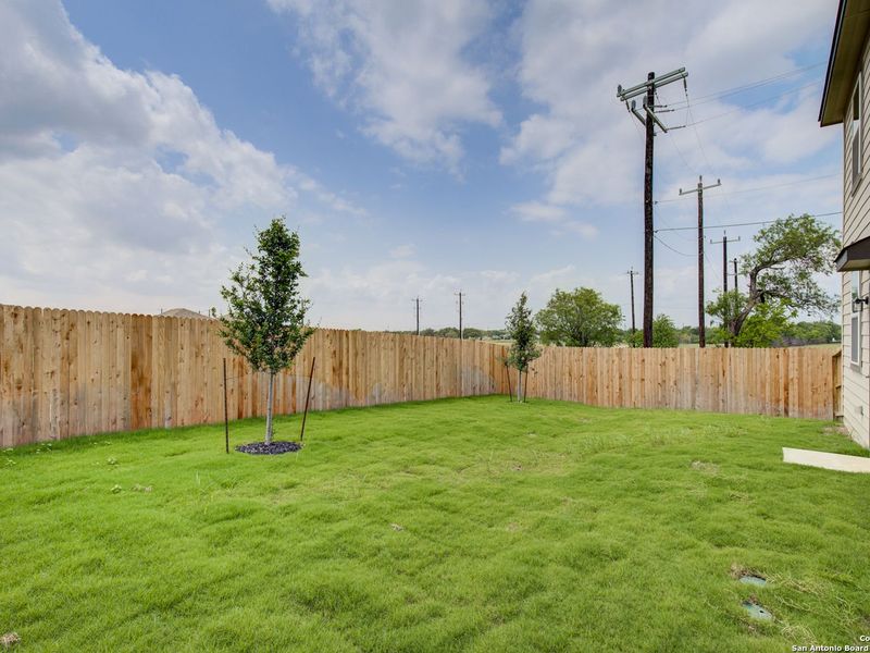 Exterior details and patio area of a home in Applewhite Meadows, San Antonio (Image 27).