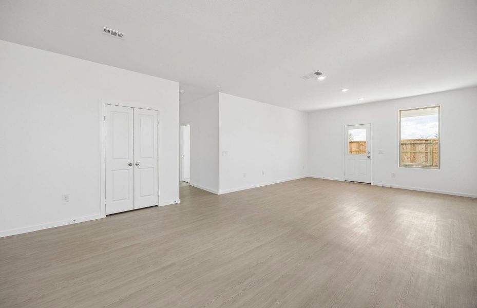 Spacious, unfurnished interior of a new home in Crosby Farms, Crosby (Image 26).