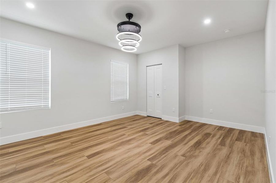 Spacious, unfurnished interior of a new home in , Tampa (Image 38).