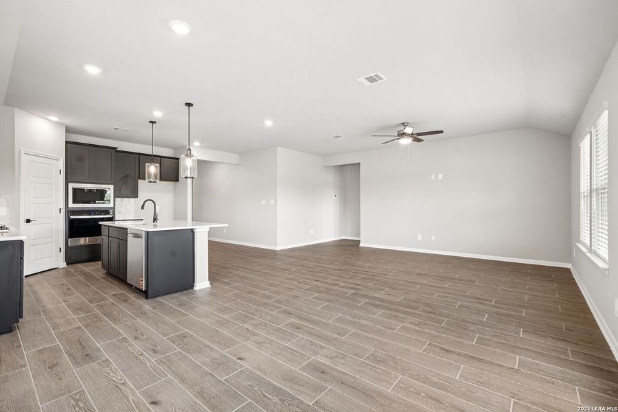Spacious, unfurnished interior of a new home in , San Antonio (Image 26).