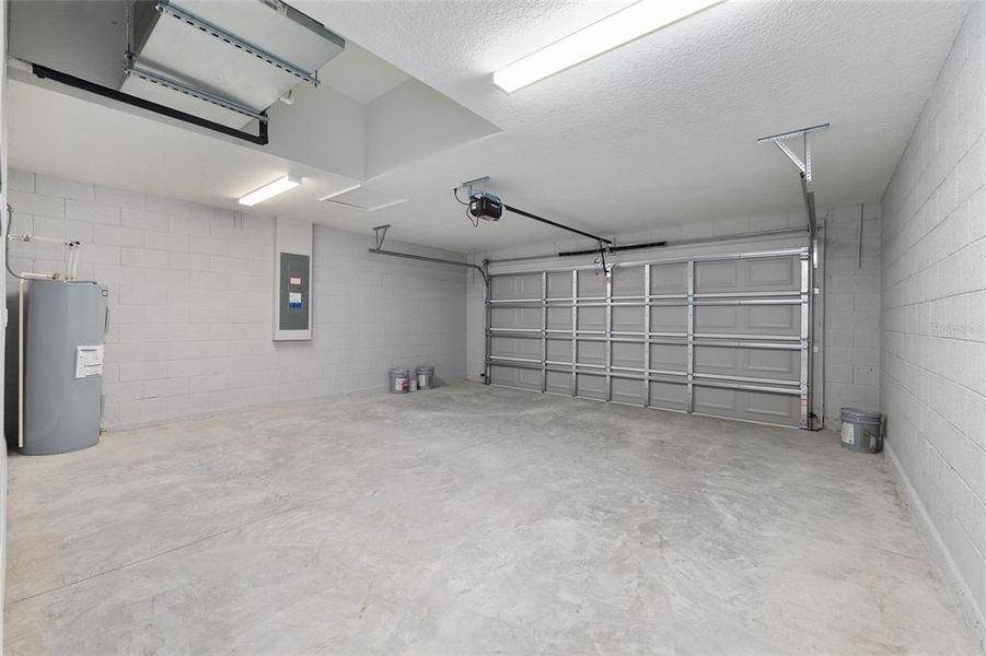 Spacious, unfurnished interior of a new home in , Dunnellon (Image 27). Spacious, unfurnished interior of a new home in , Dunnellon (Image 27).