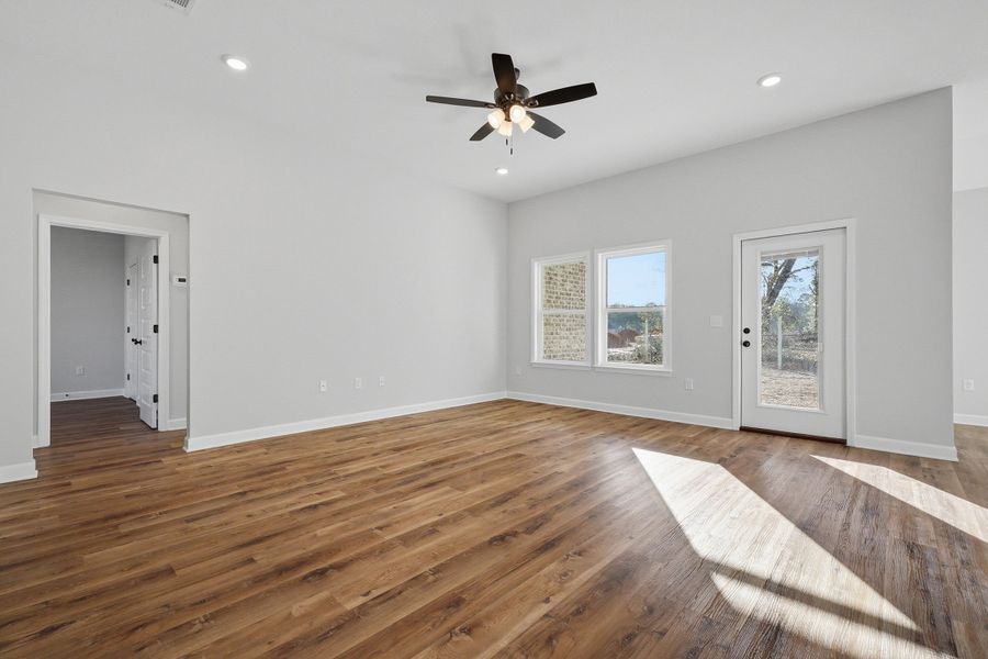 Spacious, unfurnished interior of a new home in Barton's Bend, Crestview (Image 33). Spacious, unfurnished interior of a new home in Barton's Bend, Crestview (Image 33).