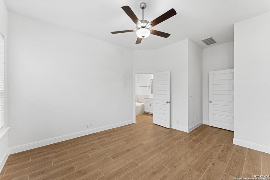 Spacious, unfurnished interior of a new home in Davis Ranch 50', San Antonio (Image 35).