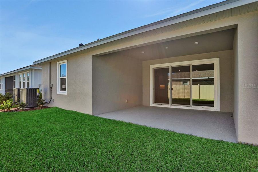 Exterior details and patio area of a home in Angeline, Land O' Lakes (Image 26).