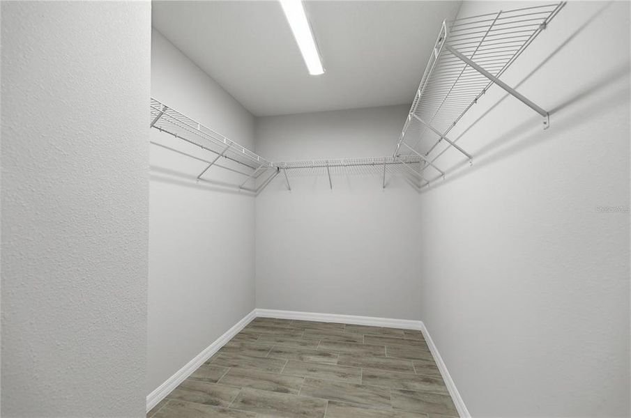Spacious, unfurnished interior of a new home in , Ocala (Image 9).