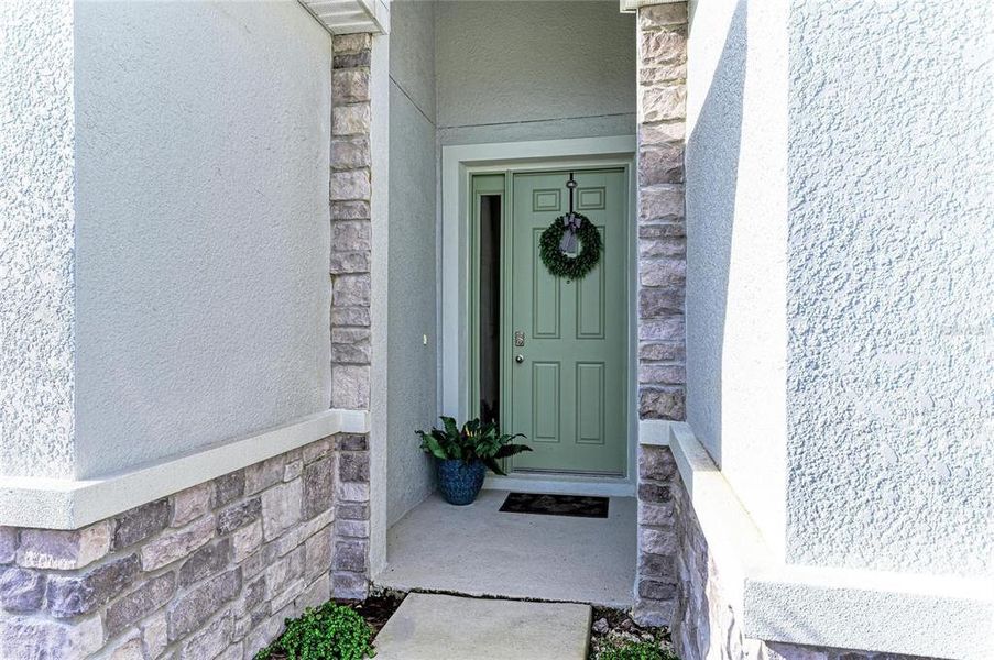 Exterior details and patio area of a home in Coddington, Bradenton (Image 4). Exterior details and patio area of a home in Coddington, Bradenton (Image 4).