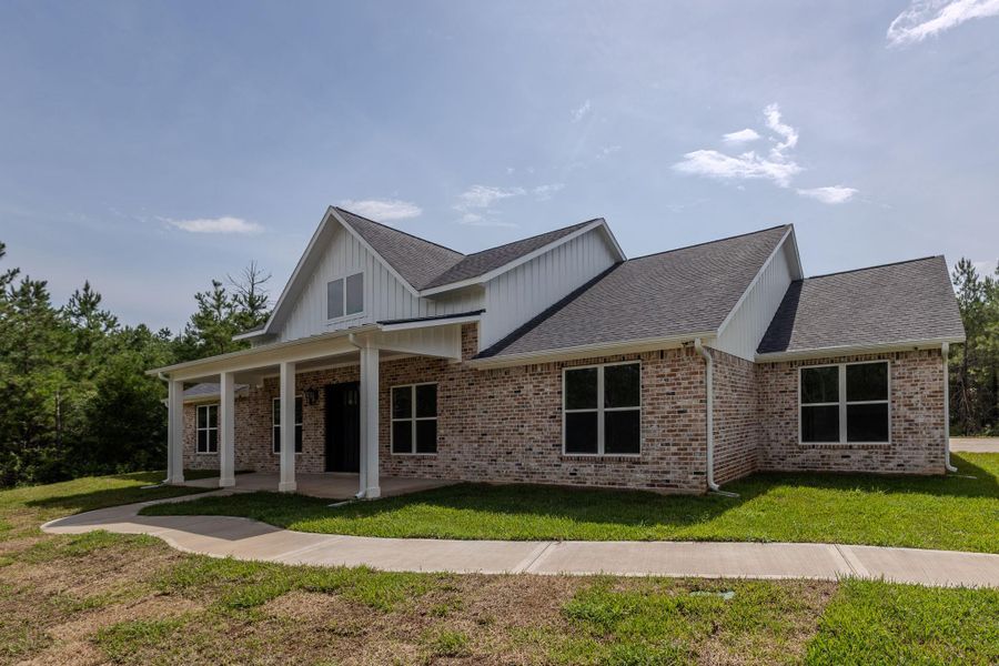 Front exterior of a new home in , Willis, TX, highlighting curb appeal (Image 25). Front exterior of a new home in , Willis, TX, highlighting curb appeal (Image 25).