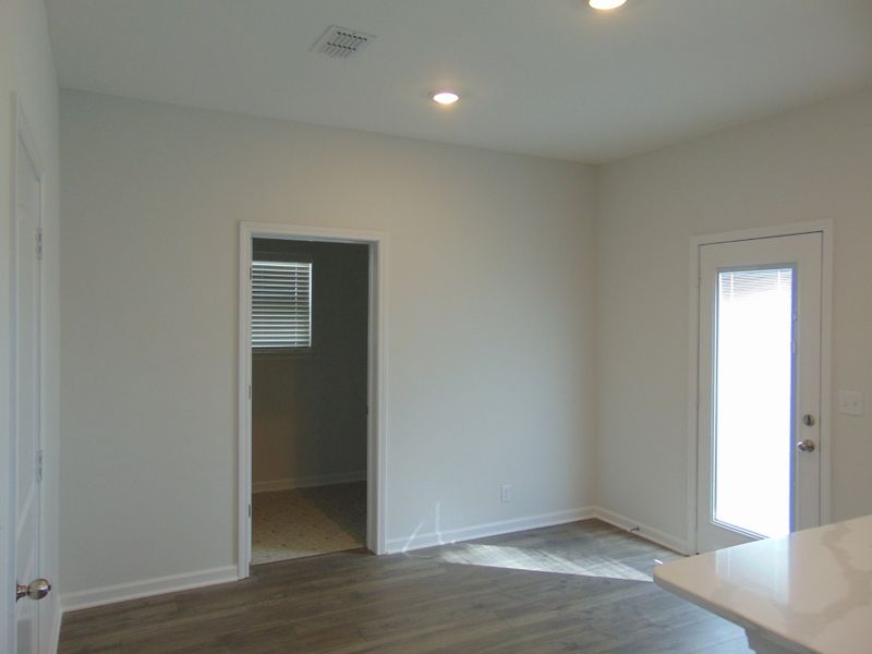 The breakfast area for you and your family to enjoy on a quiet morning