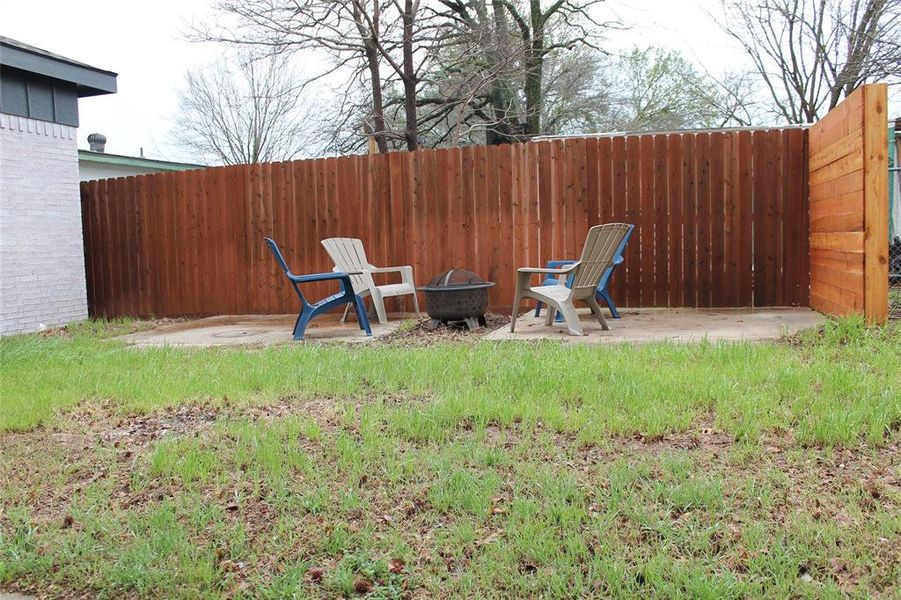 Exterior details and patio area of a home in , Alvord (Image 27).