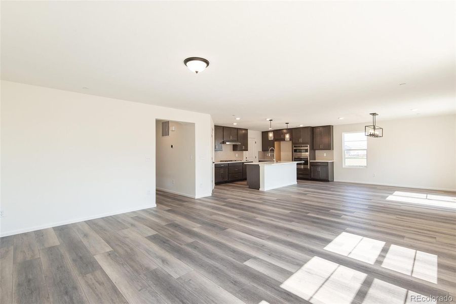 Spacious, unfurnished interior of a new home in Legato, Commerce City (Image 19).