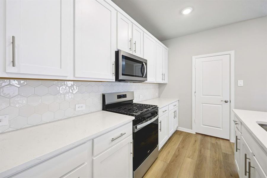 Furnished interior view inside a new home in Stonehaven, Seagoville (Image 17).