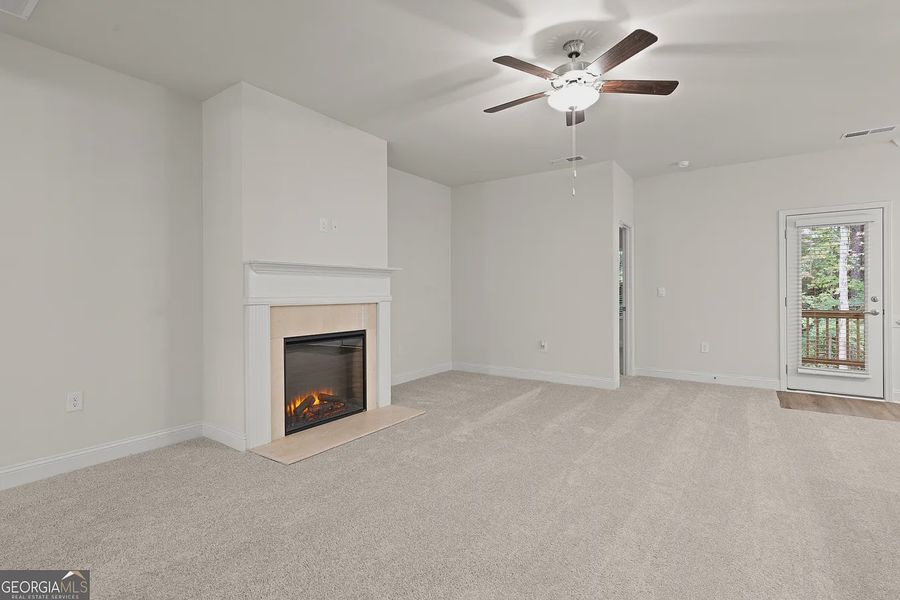 Spacious, unfurnished interior of a new home in Canterbury Villas, Carrollton (Image 15).