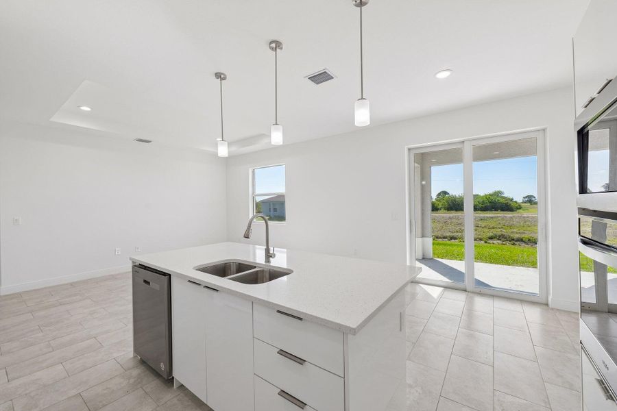 6-web-or-mls-S Castle Cir-S2204-006