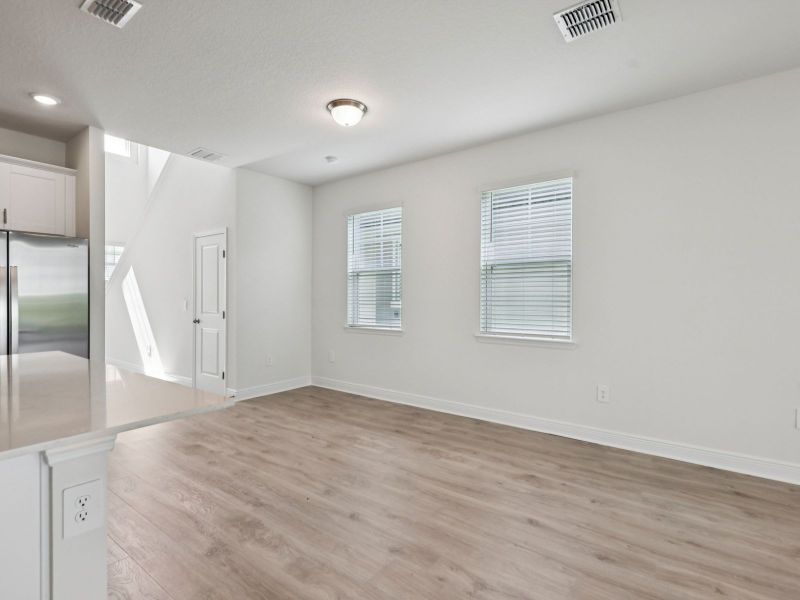 Spacious, unfurnished interior of a new home in Cyrene at Minneola, Minneola (Image 6).