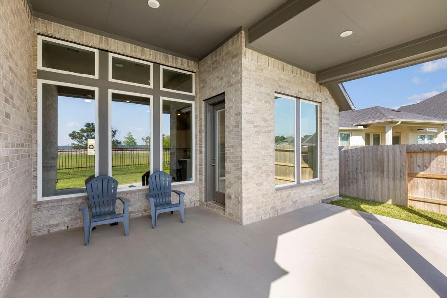 Exterior details of a home in Mavera, Conroe (Image 13).