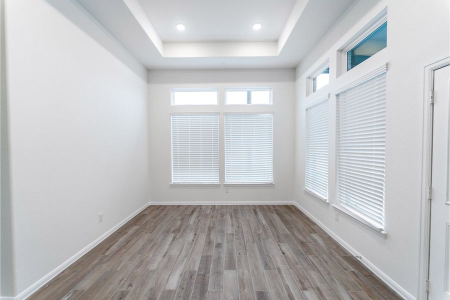 Spacious, unfurnished interior of a new home in Martha's Vineyard, Alvin (Image 8).