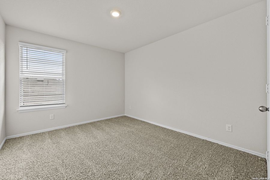 Spacious, unfurnished interior of a new home in Winding Creek, New Braunfels (Image 23).