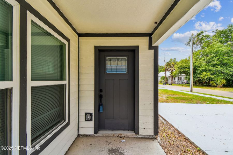 Exterior details and patio area of a home in , Jacksonville (Image 19).