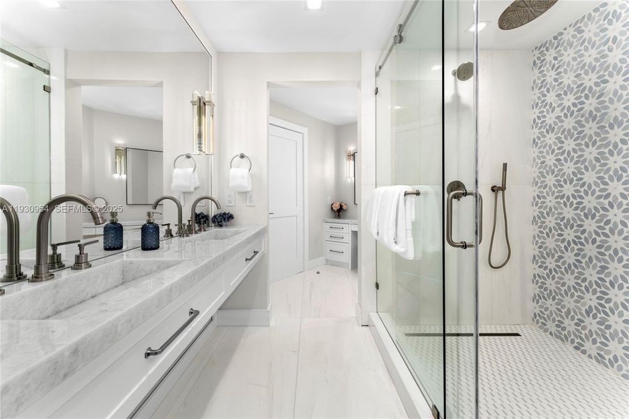 Furnished interior view inside a new home in , Key Largo (Image 9).