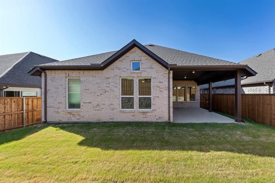 23_1433 Florence, Celina - Backyard