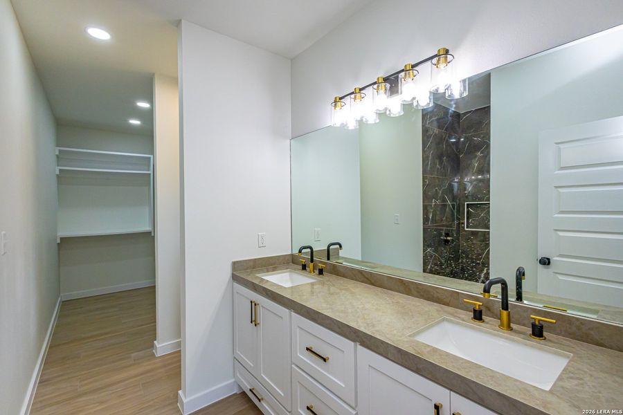 Furnished interior view inside a new home in , Laredo (Image 5).