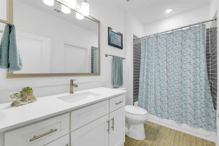 Furnished interior view inside a new home in Del Webb in Chambers Creek, Willis (Image 30). Furnished interior view inside a new home in Del Webb in Chambers Creek, Willis (Image 30).