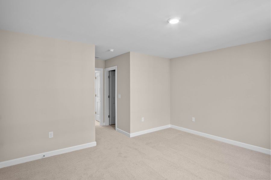 Spacious, unfurnished interior of a new home in Coastal Club of the Carolinas, Calabash (Image 19).